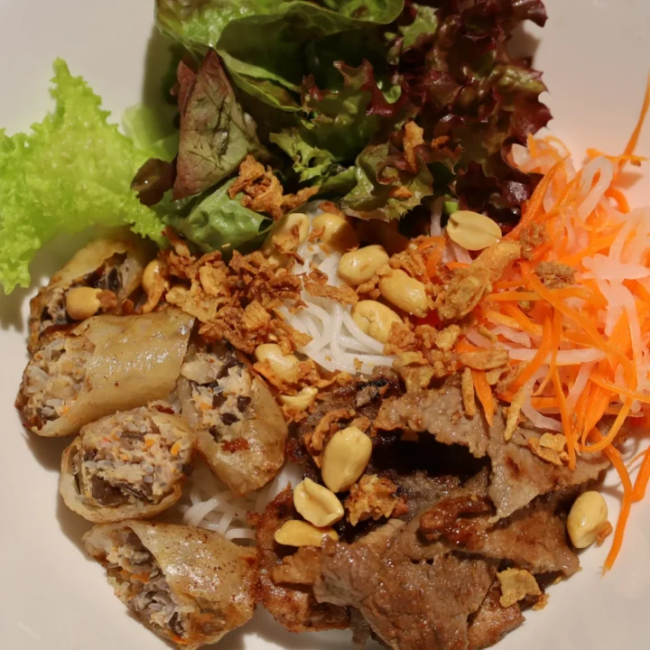 Bun Thit Nuong Recipe (Vietnamese Lemongrass Pork and Vermicelli ...