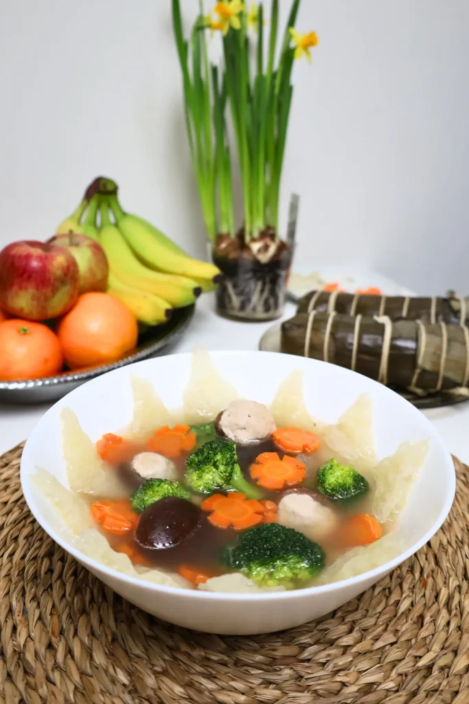 vietnamese baked pork rind soup - canh bong tha