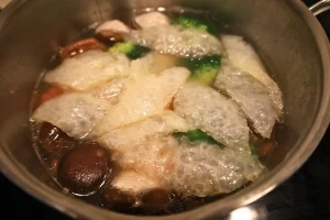 vietnamese baked pork rind soup - canh bong tha